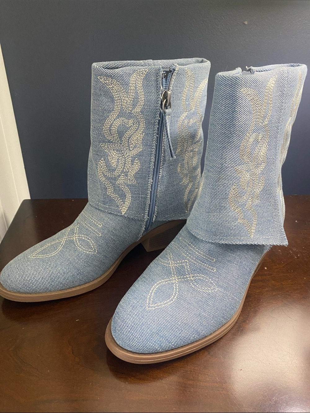 New 8.5 Madden Girl Light Blue Denim Embroidered Ankle Boots